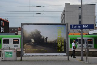 An den Bahnhöfen in Nordrhein-Westfalen wird gerade Ausschau gehalten. Habt ihr schon Plakate gesichtet? 🪶📸

#loekenfranke @ruhrtriennale #ruhrtriennale #festivalderkünste #bildwelt #bochum #mülheim #essen #wattenscheid #gelsenkirchen #duisburg #dortmund #düsseldorf #bielefeld #birdwatcher