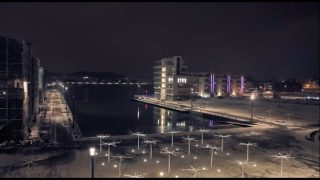 Weiße Nächte am Phönixsee in Dortmund - bei den Dreharbeiten zu „Göttliche Lage“ ist über vier Jahre ein Zeitraffer entstanden. Alle 90 Sekunden eine Foto, bei Tag und Nacht, zu allen Jahreszeiten. Mit diesem winterlichen Ausschnitt aus dem Zeitraffer warten wir auf den ersten Schnee dieses Winters… ❄️

📽️🔜 Nächsten Dienstag (10.12.24 / 17:30) wird Göttliche Lage dann im Filmstudio Glückauf in Essen gezeigt. Im Anschluss folgt ein Regiegespräch 🎤

Das Screening findet im Rahmen der Reihe „Dokumentarfilmabende“ zur Ausstellung „Glückauf, Film ab!“ des @ruhrmuseum statt. 

@essenerfilmkunsttheater  #loekenfranke #phönixsee #göttlichelage #dortmund #hörde #filmstudio #essen #rüttenscheid #arthouse #documentary #kino #ruhrgebiet #strukturwandel