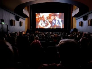Herr Schmidt und Herr Friedrich auf 35mm vor vollem Haus beim @queer.film.hamburg 🏳️‍🌈📽️🎞️

Eine tolle Vorführung mit anschließendem Q&A - DANKE an das Festival-Team und alle Zuschauerinnen und Zuschauer, es war uns eine Freude ☺️

 #loekenfranke #schmidtundfriedrich #hamburg #hamburgqueer #arthouse #documentary #dokumentarfilm #nordhorn #queerfilm