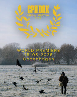 Die Welturaufführung von WATCHING PEOPLE WATCHING BIRDS auf dem @cphdox in Kopenhagen rückt immer näher!

Danach wird der Film noch an drei weiteren Terminen in Kopenhagen gezeigt und tourt parallel durch ganz Dänemark. Wir sind voller Vorfreude und werden Sie und Euch in den nächsten Tagen hier mit allen Infos, Eindrücken und Bildern aus Kopenhagen versorgen.
___

The world premiere of WATCHING PEOPLE WATCHING BIRDS at @cphdox in Copenhagen is fast approaching!

After that, the film will be shown on three additional dates in Copenhagen and will tour throughout Denmark at the same time. We are full of anticipation and will provide you with all the information, impressions, and pictures from Copenhagen here over the next few days.

📅 15.03.2026
⏰ 16:00
📍Cinemateket Kopenhagen

#loekenfranke #documentary #dokumentarfilm #arthouse #birdwatcher #copenhagen #cph #cphdox #watchingpeoplewatchingbirds #nature #naturefilm #environment #humaninterest #ecology #jonathanfranzen #ruhrgebiet #vögel #vogelbeobachtung #birding #artenvielfalt #naturschutz #worldpremiere @filmedienrw @bundeskultur